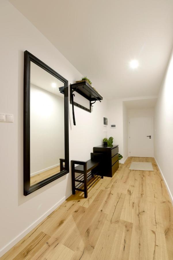 Apartmán s átriom v historickom centre Trenčín Esterno foto